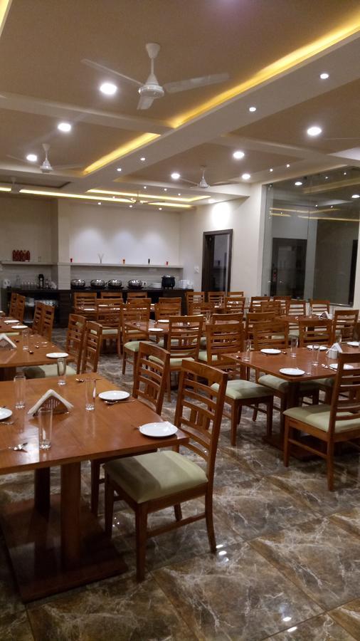 Swati Svasti 3B Hotell Dwārka Exteriör bild