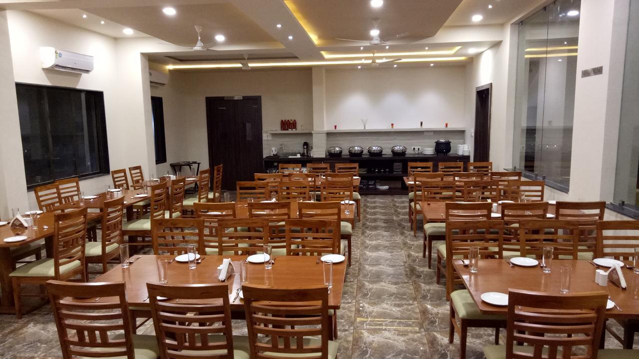 Swati Svasti 3B Hotell Dwārka Exteriör bild