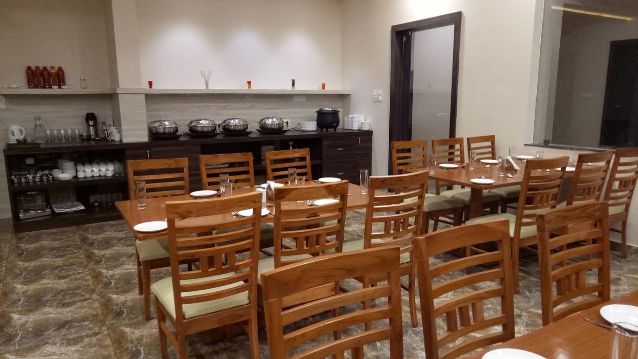 Swati Svasti 3B Hotell Dwārka Exteriör bild